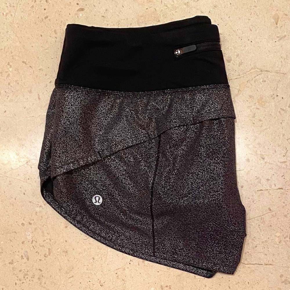 Lululemon Speed Up Short 2.5" Size 6 Black Metallic
